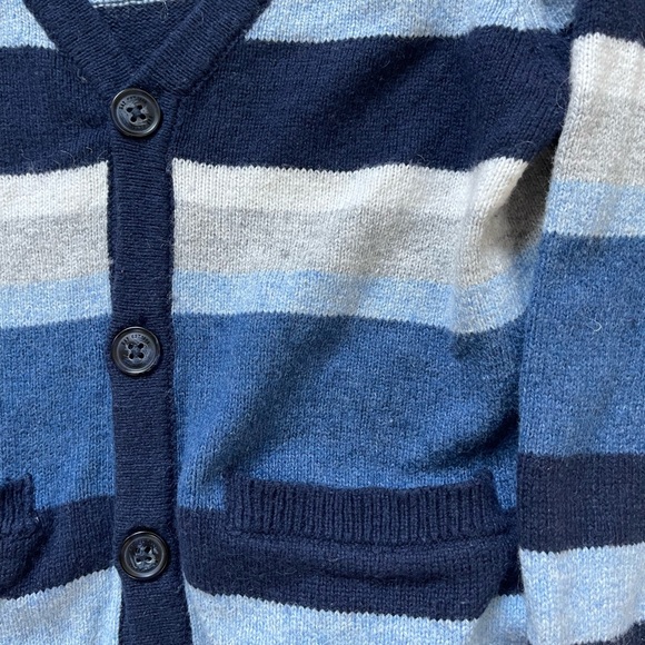 Baby Gap 4T button sweater cardigan - Picture 2 of 9